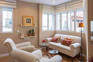 Część wypoczynkowa w obiekcie Plaza Nueva Deluxe Suite by Valcambre
