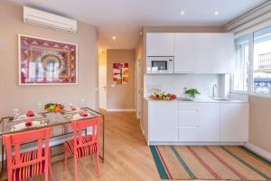 Kuchnia lub aneks kuchenny w obiekcie Plaza Nueva Deluxe Suite by Valcambre