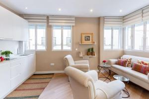Część wypoczynkowa w obiekcie Plaza Nueva Deluxe Suite by Valcambre