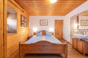 Postel nebo postele na pokoji v ubytování KASSNHOF - Urlaub in den Bergen