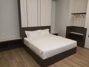 Rúm í herbergi á T SQUARE HOTEL (IPOH)