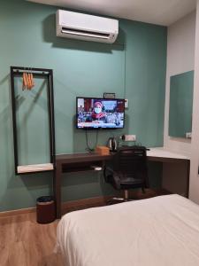 Sjónvarps- og/eða afþreyingartæki á T SQUARE HOTEL (IPOH)