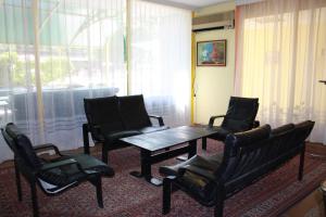 A seating area at Sunny Varshava Hotel