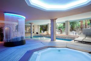 The swimming pool at or close to Lago Garden Apart-Suites & Spa Hotel