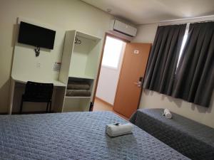 Säng eller sängar i ett rum på Hotel Zandoná
