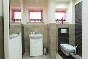 Łazienka w obiekcie Willa u Bohuna Jacuzzi & Sauna