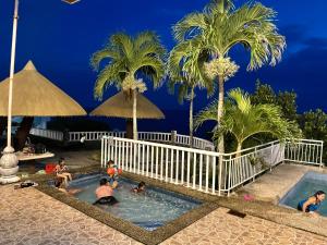 Majutusasutuse Azure Camotes Resort Hotel külastajad