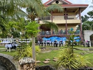 Aed väljaspool majutusasutust Azure Camotes Resort Hotel