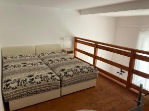 Кровать или кровати в номере Széchenyi Apartman