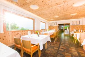 Restoran või mõni muu söögikoht majutusasutuses Hotel Gasthof Handl