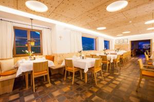 Restoran või mõni muu söögikoht majutusasutuses Hotel Gasthof Handl
