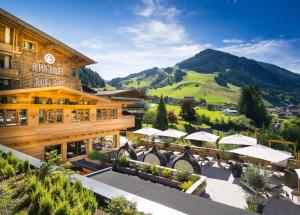 a hotel with a mountain in the background at Alpin Juwel in Saalbach-Hinterglemm