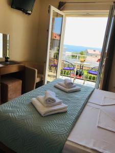 Giường trong phòng chung tại Palma Promajna Apartments