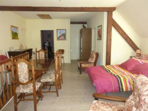 Posezení v ubytování Apartment Route du Vin Centre Alsace + 12 fotografií