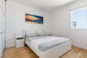 Tempat tidur dalam kamar di Diva apartment with free private parking