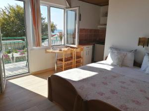 Postel nebo postele na pokoji v ubytování Apartments Melinda
