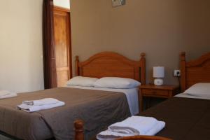 a bed room with two beds and a desk at La Palma Hostel by Pension Central in Fuencaliente de la Palma