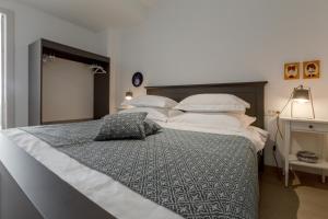 Un pat sau paturi într-o cameră la Ivino