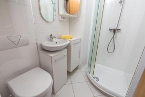 Kúpeľňa v ubytovaní Kvarner Bay View Apartments + 25 fotografií
