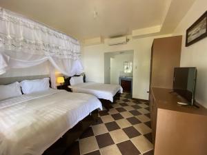 Televiisor ja/või meelelahutuskeskus majutusasutuses Azure Camotes Resort Hotel