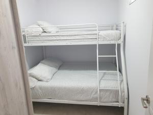 Zdjęcie z galerii obiektu Apartamento en la orilla de Calahonda REFORMADO w mieście Sitio de Calahonda +37 zdjęć