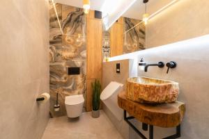Łazienka w obiekcie Luksusowy Apartament Enklawa pod Skrzycznem z sauną i bilardem - Dream Apart