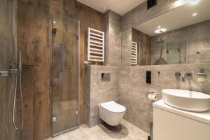 Łazienka w obiekcie Luksusowy Apartament Enklawa pod Skrzycznem z sauną i bilardem - Dream Apart