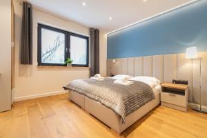 Łóżko lub łóżka w pokoju w obiekcie Luksusowy Apartament Enklawa pod Skrzycznem z sauną i bilardem - Dream Apart