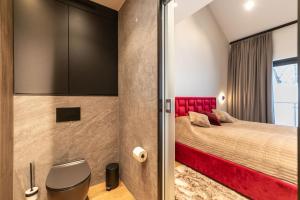 Łóżko lub łóżka w pokoju w obiekcie Luksusowy Apartament Enklawa pod Skrzycznem z sauną i bilardem - Dream Apart