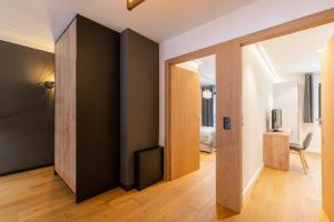 Telewizja i/lub zestaw kina domowego w obiekcie Luksusowy Apartament Enklawa pod Skrzycznem z sauną i bilardem - Dream Apart