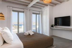Μια τηλεόραση ή/και κέντρο ψυχαγωγίας στο Villa Nerovino by Whitelist Mykonos