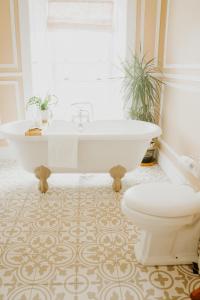 Kupatilo u objektu Abbeyview House B&B and Glamping