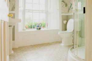 Kupatilo u objektu Abbeyview House B&B and Glamping