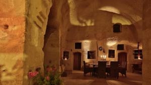 Un restaurante o sitio para comer en Lamihan Cave Hotel