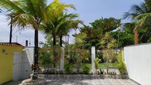 ペルイベにあるCantinho da Vovóの背後白塀