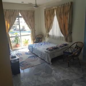 Кровать или кровати в номере Relaxing Retreats at Cocobay Apartments