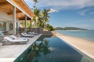 Swimmingpoolen hos eller tæt på Kirana By Pavana- Beachfront Luxury Holiday Villa