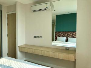 Postel nebo postele na pokoji v ubytování Grande Carribean condo sea view&park view Comfortable 1 bedroom apartment for 3 person with washing machine , kitchen and all utensils for the cooking