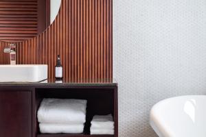 Koupelna v ubytování La Chronique Hotel + 31 fotografií