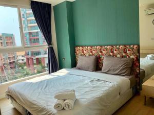 Postel nebo postele na pokoji v ubytování Grande Carribean condo sea view&park view Comfortable 1 bedroom apartment for 3 person with washing machine , kitchen and all utensils for the cooking