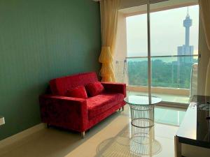 Posezení v ubytování Grande Carribean condo sea view&park view Comfortable 1 bedroom apartment for 3 person with washing machine , kitchen and all utensils for the cooking