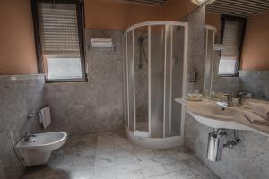 Koupelna v ubytování Hotel Petra