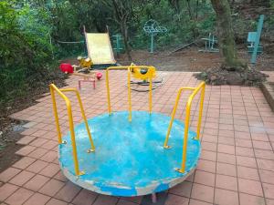 Bazén v ubytování Advait Resort Kshetra Mahabaleshwar nebo v jeho okolí