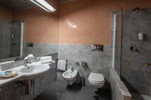 Koupelna v ubytování Hotel Petra