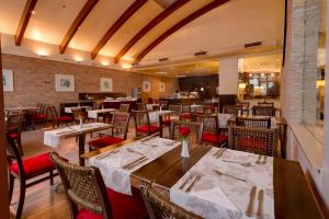 Um restaurante ou outro lugar para comer em Blue Tree Towers Caxias do Sul