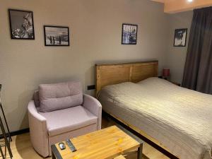 Postel nebo postele na pokoji v ubytování Atrium Apt. 403 + 16 fotografií