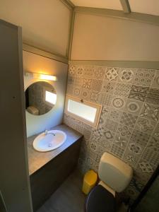 Kylpyhuone majoituspaikassa Relais des Brison