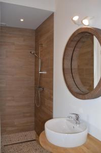 a bathroom with a sink and a mirror at Un espace au bord de l'eau in Paliseul