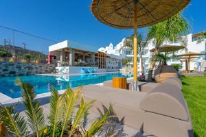 Willa z basenem i parasolem w obiekcie Kouros Home & Suites w mieście Faliraki +14 zdjęć