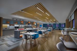 长沙高铁南站智选假日酒店餐厅或其他用餐的地方